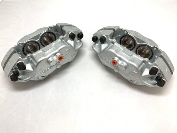 DEFENDER 90, 110, 130 FRONT (PAIR) Stainless Piston Calipers